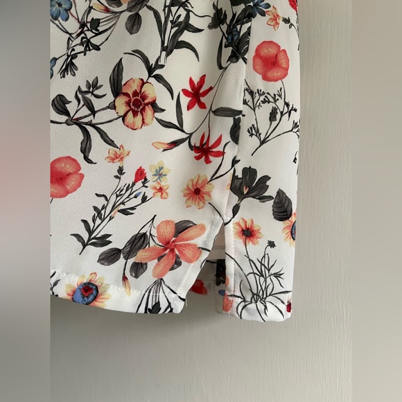 Skies Are Blue White Floral High Neck Top SMALL - Picture 6 of 7